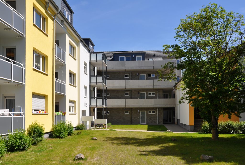 Frascatistraße 15 und 15 a, Bonn-Pennenfeld, Dachgeschossausbau und Fertigstellung des Neubaus (3)